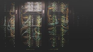 Server aziendali in un armadio rack in sala macchine